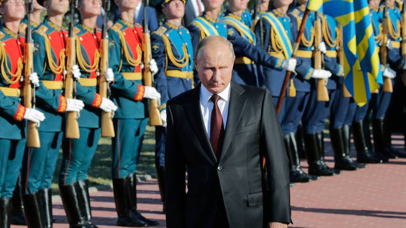 Sen. Wicker: If Russia invades Ukraine, sanction Putin personally